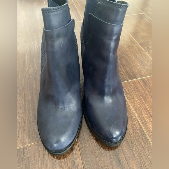 ALDO Blue Healed Boots Size 7.5 - Picture 2 of 16